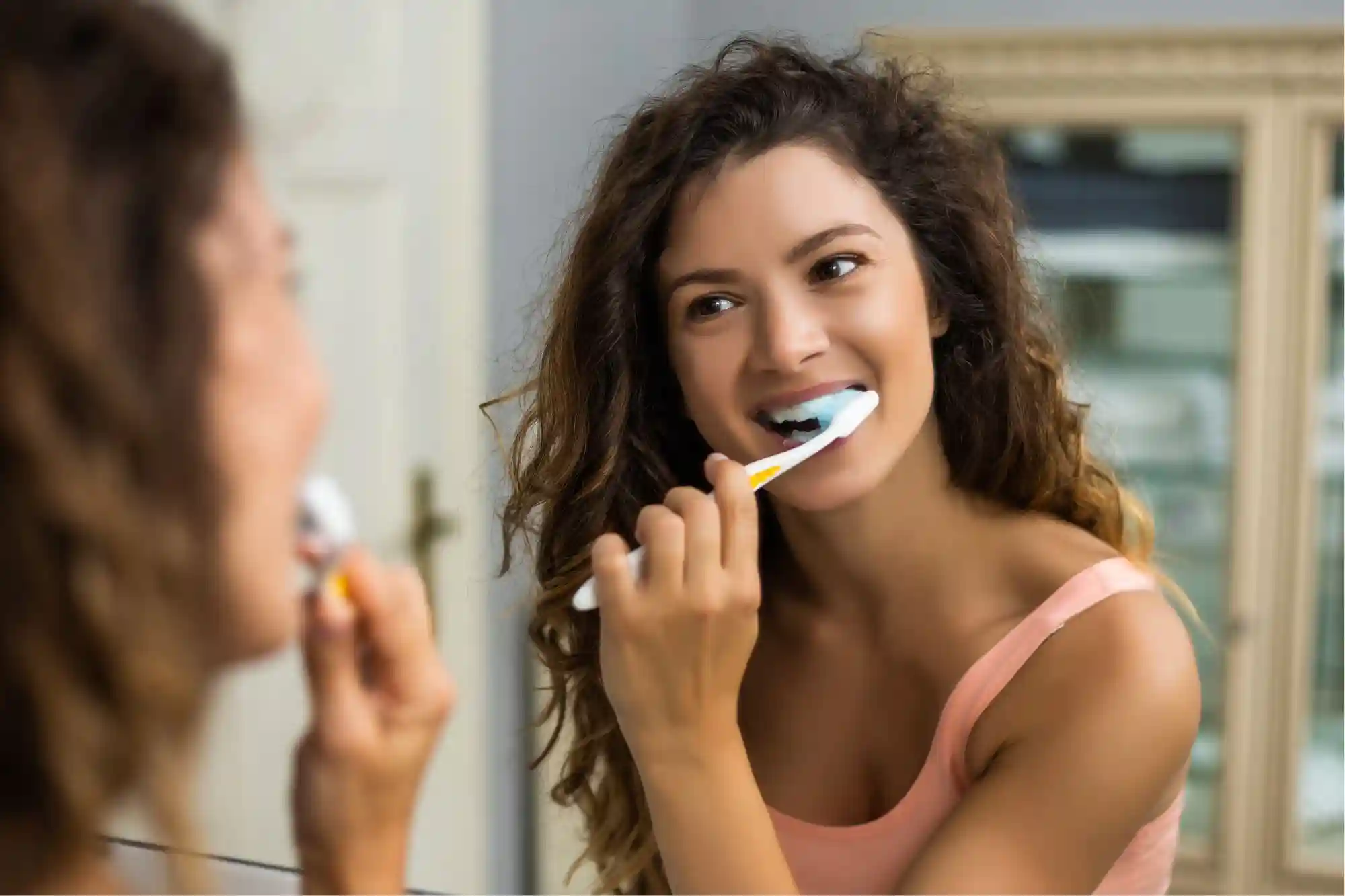 Preventing tooth pain by brushing your teeth 